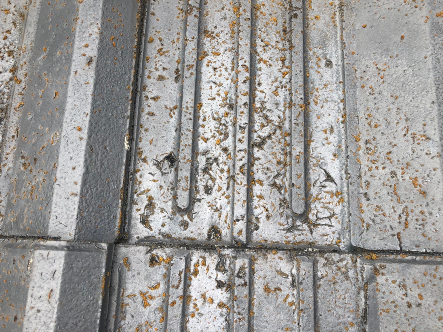 金属屋根瓦の拡大図2