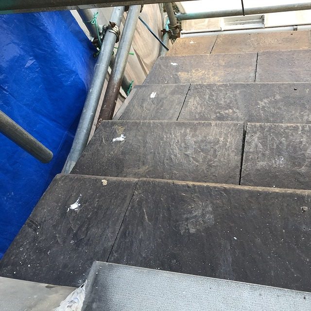 屋根の補修をしてから塗装をします