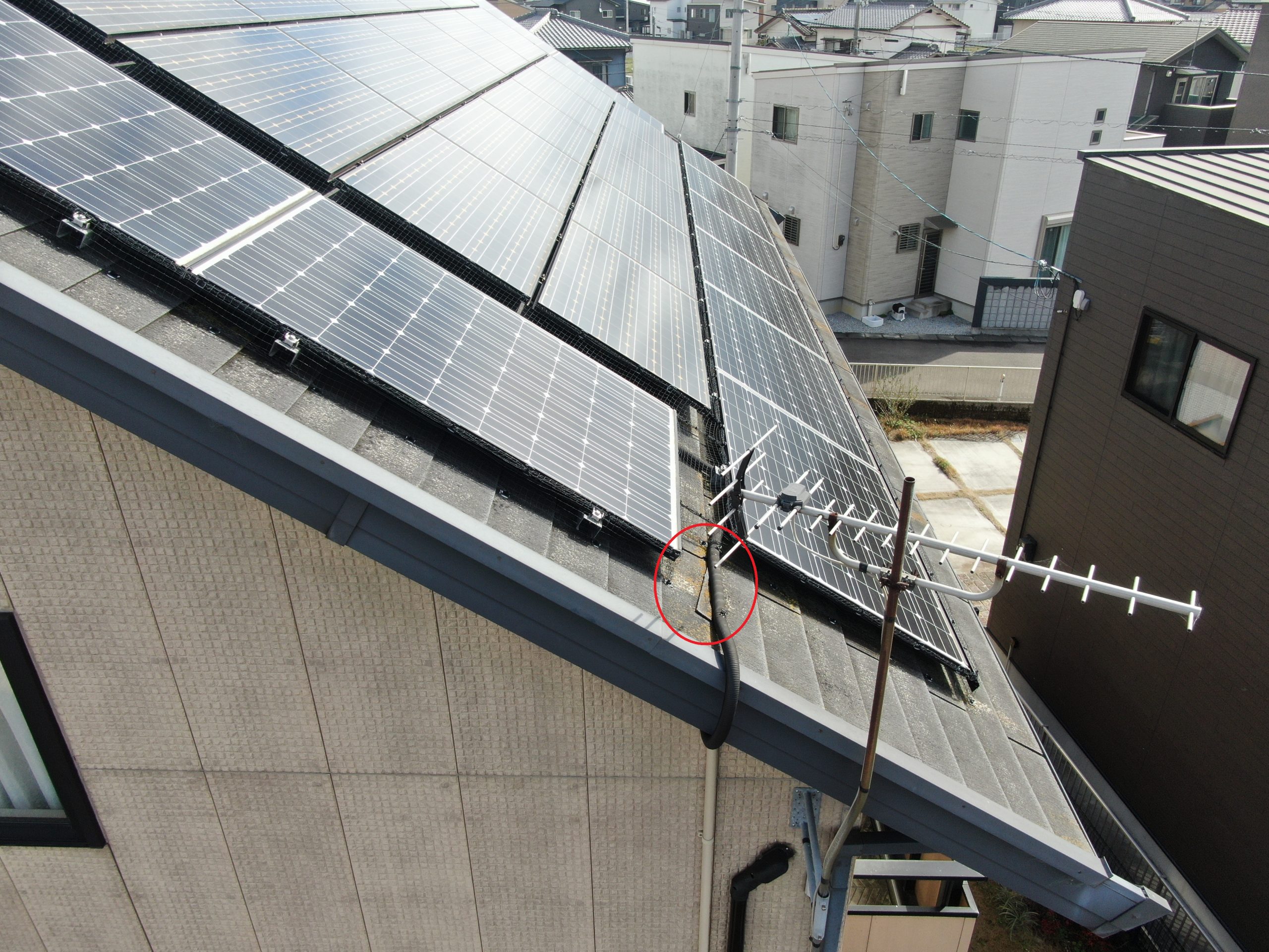 コロニアル瓦割れ