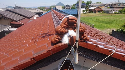 漆喰がキレイに詰め替えられた釉薬瓦