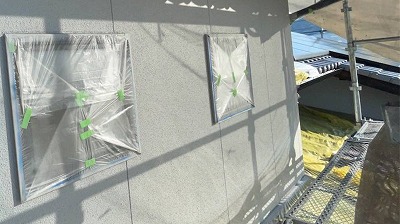 養生をして不要な場所への付着を防ぐ