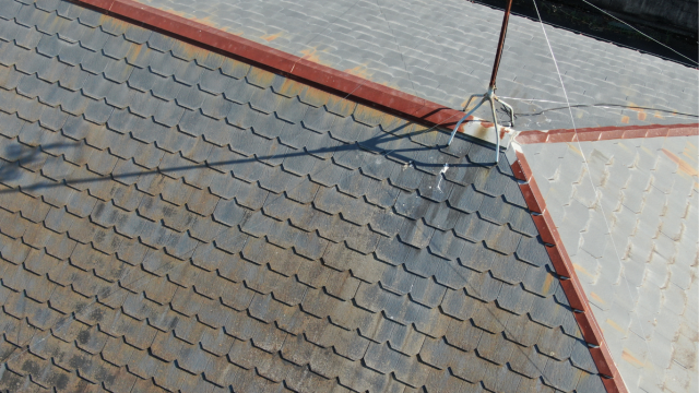 棟の傷みがドローンだとよく確認できる