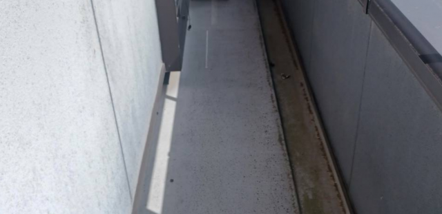 ベランダの色あせ黒ずみ