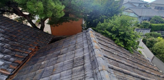 日本瓦をガルバリウムに葺き替え