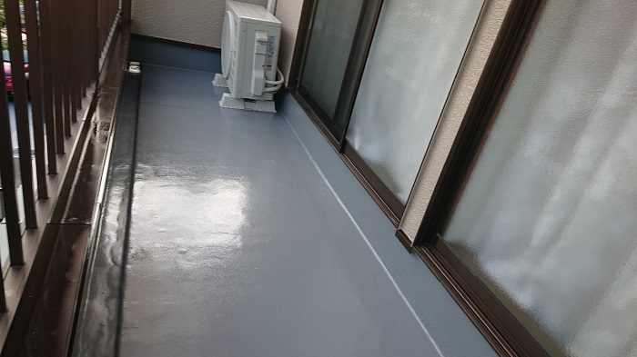 茨木市で田島オルタックエースを用いたベランダ防水工事を行った後の様子