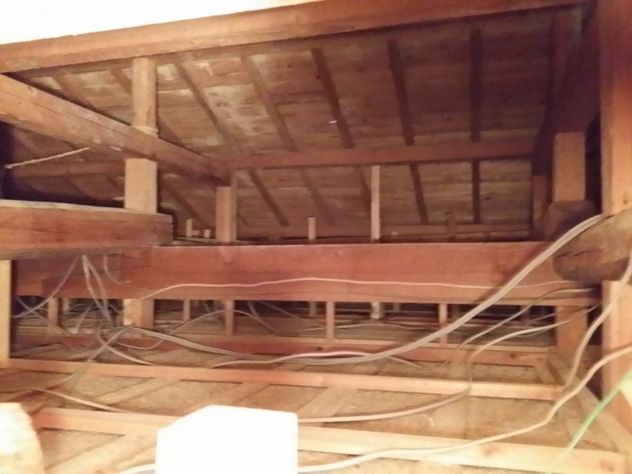 屋根裏の様子