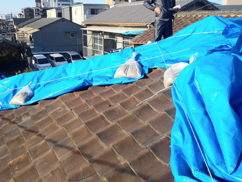 葺き替え前の瓦屋根