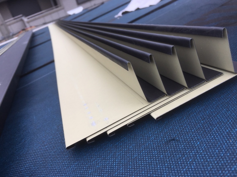 軒先唐草板金取付