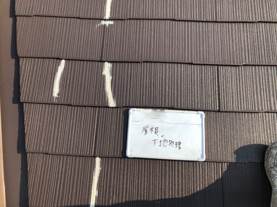 屋根のひび割れを補修