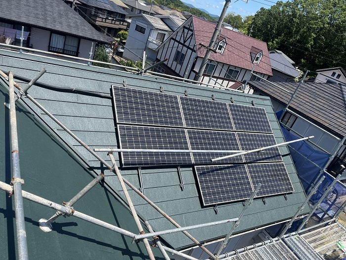 高槻市｜太陽光パネル設置後に雨漏り発生！？屋根無料点検で分かった意外な原因とは