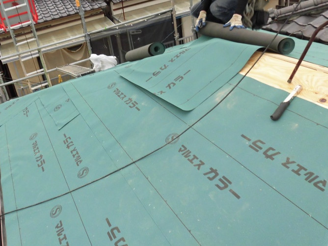 屋根下地としてのルーフィング張り中