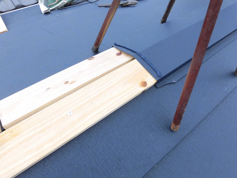 ルーフィング施工途中の屋根