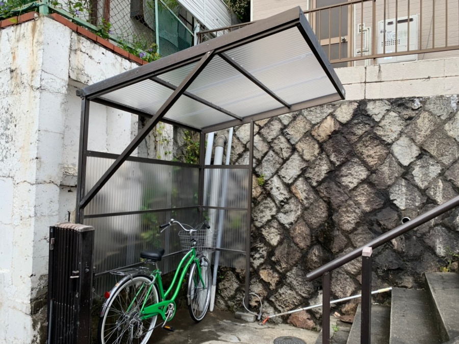 波板張替え後の駐輪場