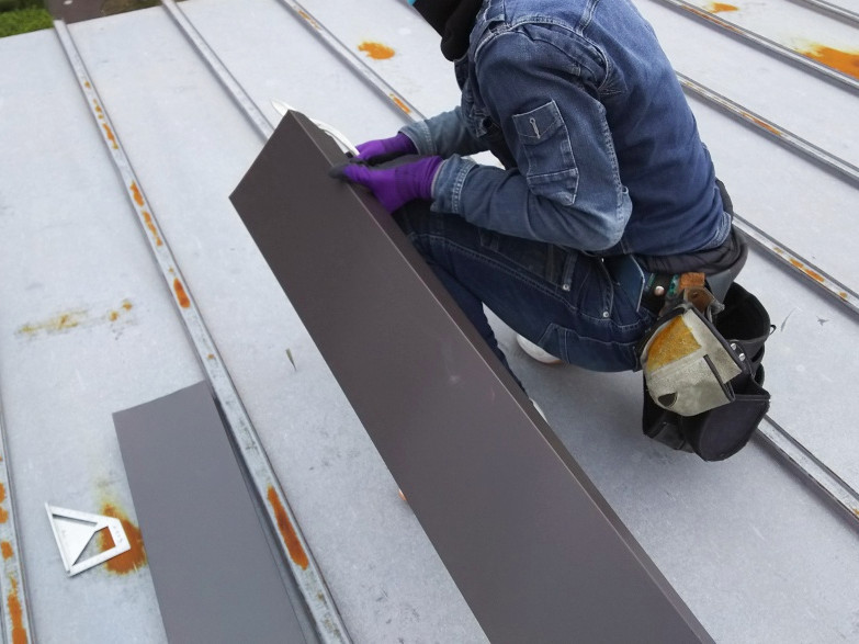 ガルバリウム鋼板の現場加工