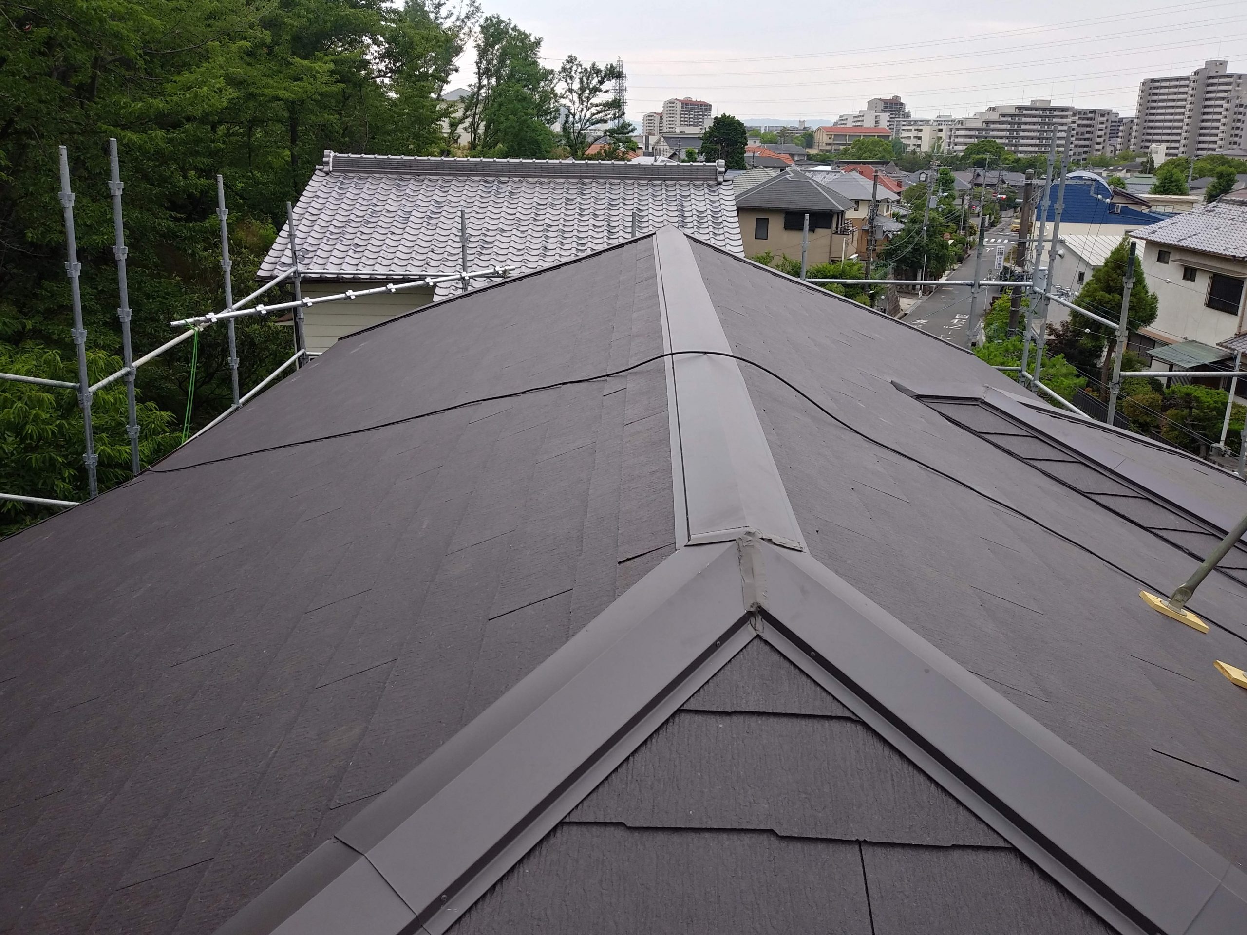 雨漏りがきっかけの屋根葺き替え工事が竣工