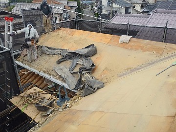 既存防水フェルト撤去