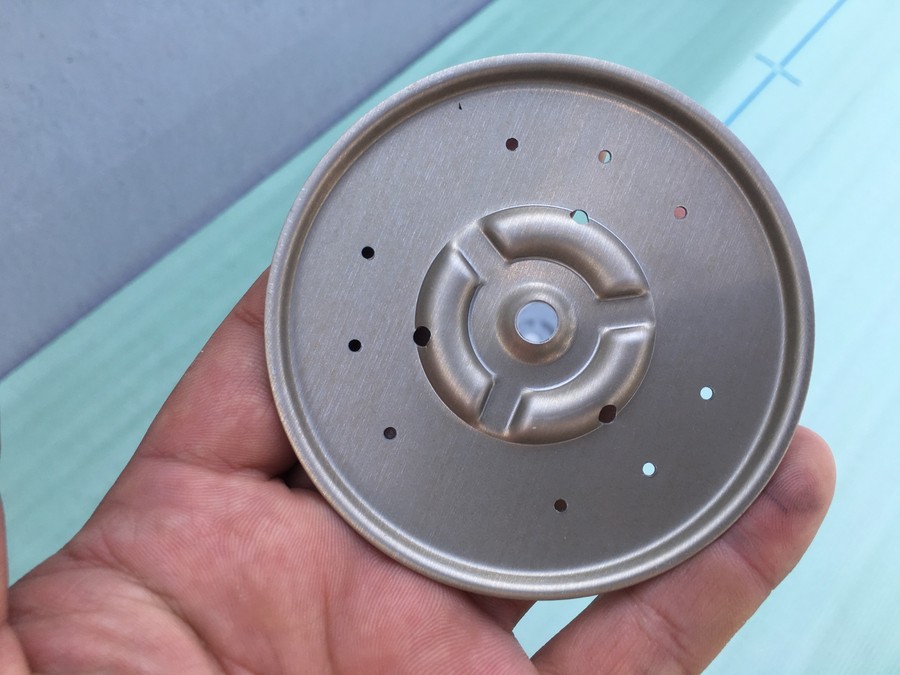 大阪市旭区で屋上防水工事　UPディスク取付け①