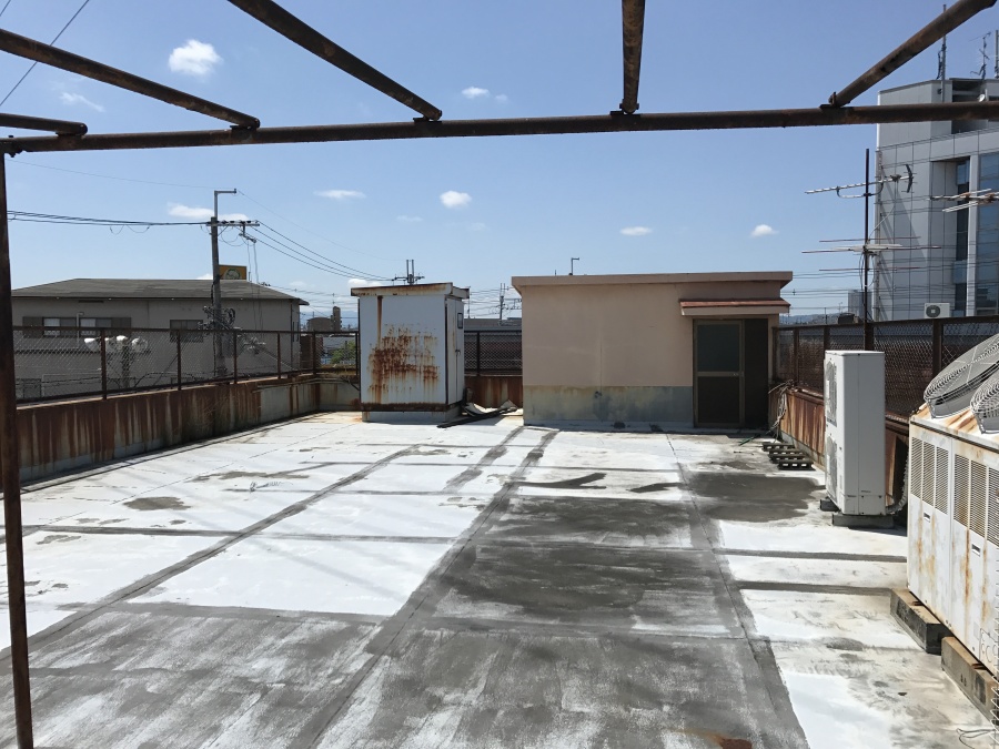 劣化の激しい屋上