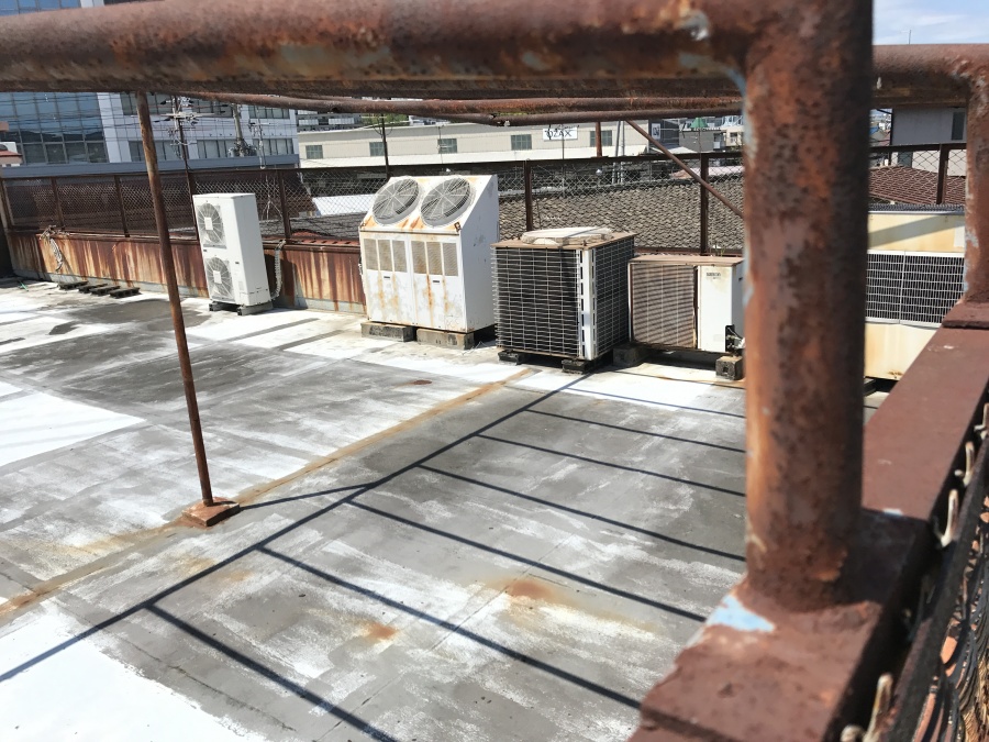劣化の激しい屋上