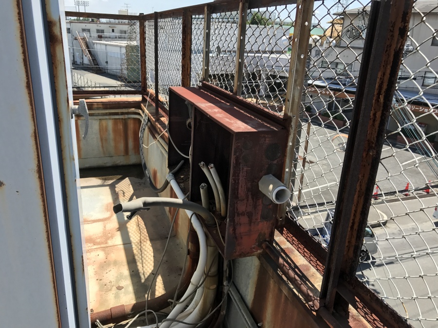 劣化の激しい屋上