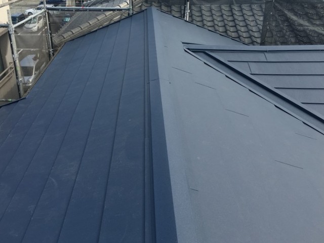 スーパーガルテクトに葺き替えた屋根
