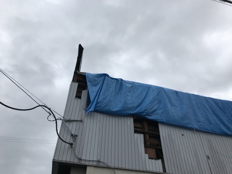 雨漏りする工場