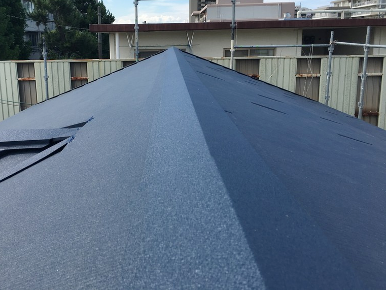 屋根葺き替え後の金属屋根