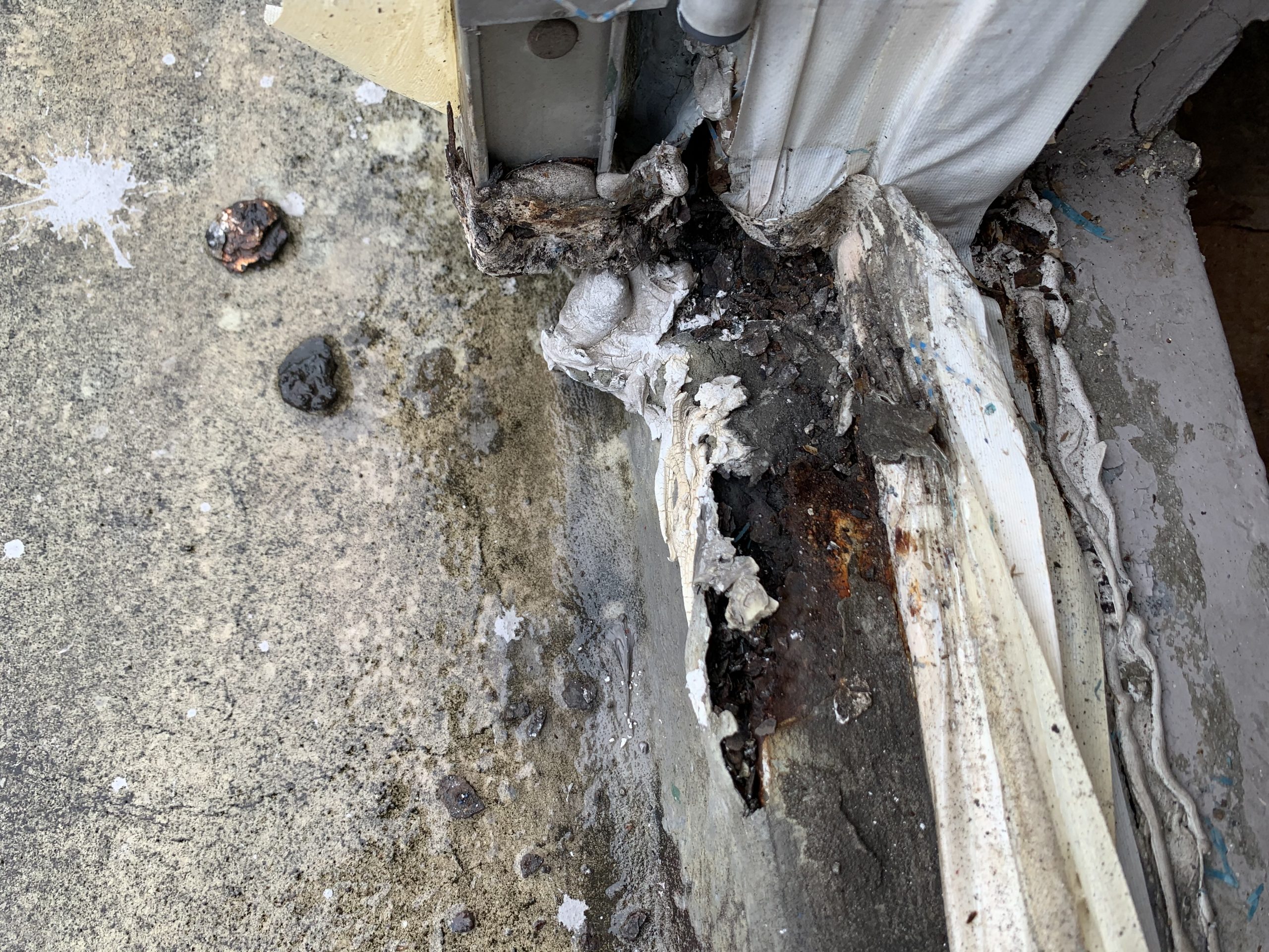 サッシ廻りの防水破断