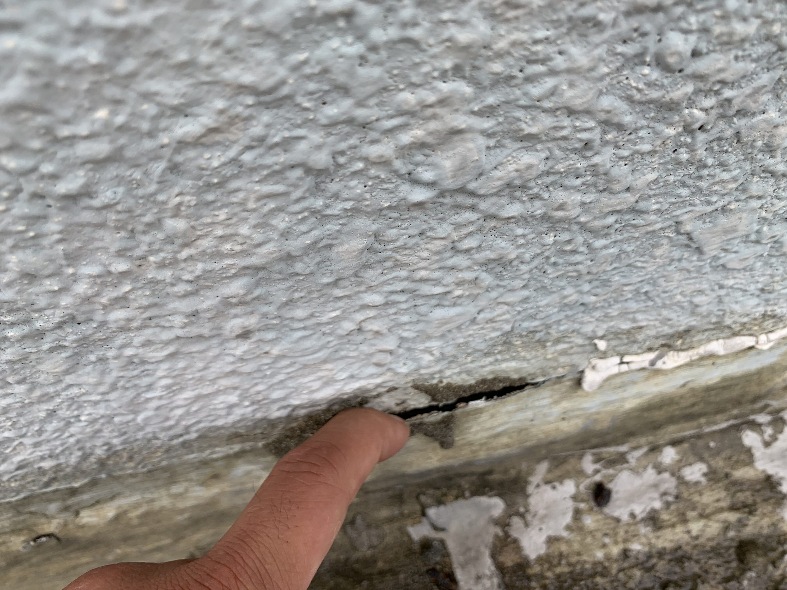 防水層端部の切れ