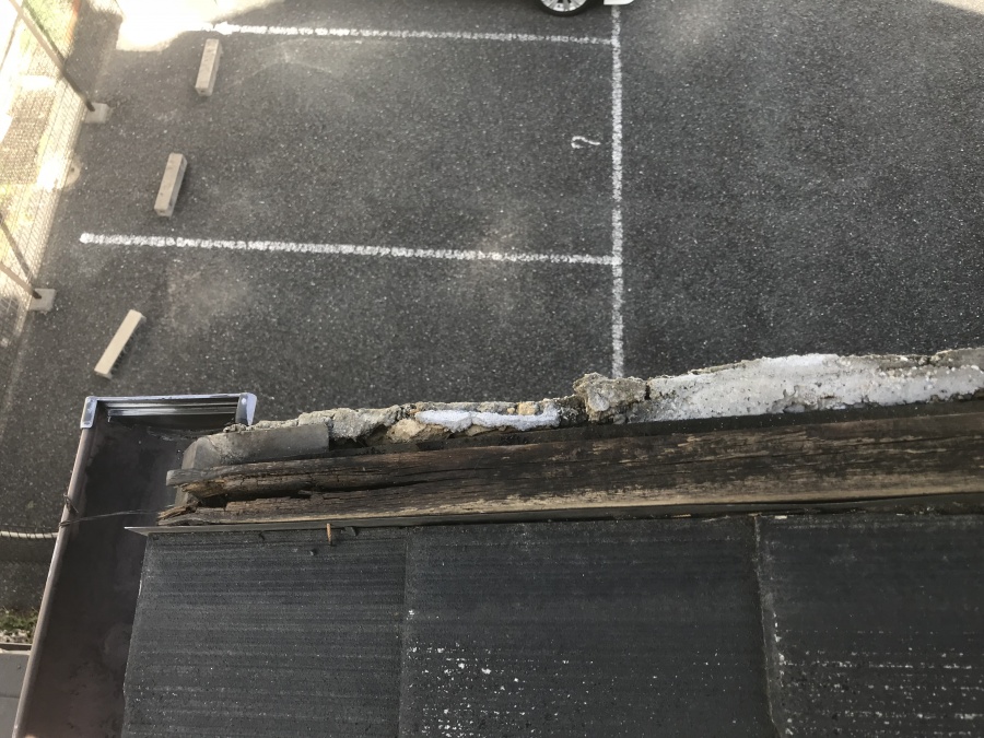 スレート屋根の劣化したケラバ