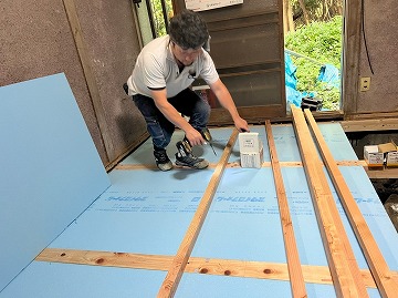 スタイロフォーム敷き込み