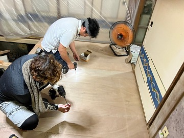 床板施工ビス止め