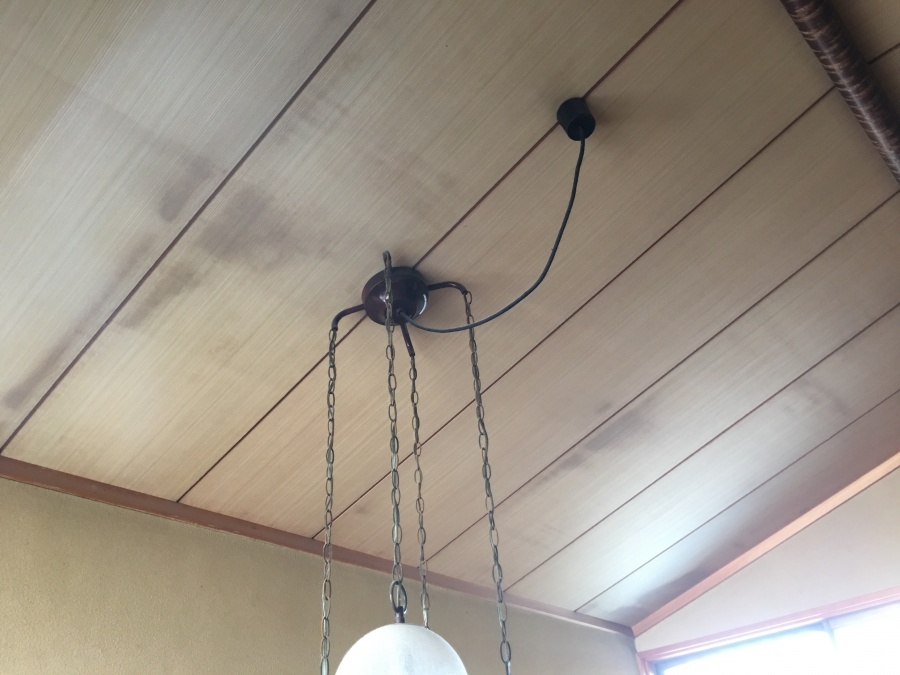 屋根天井雨染み