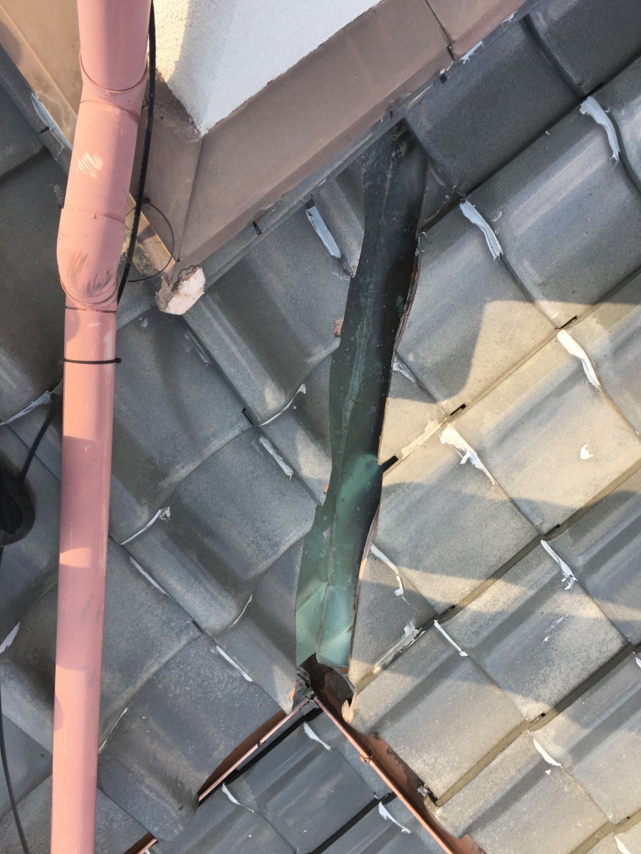 劣化した谷板金