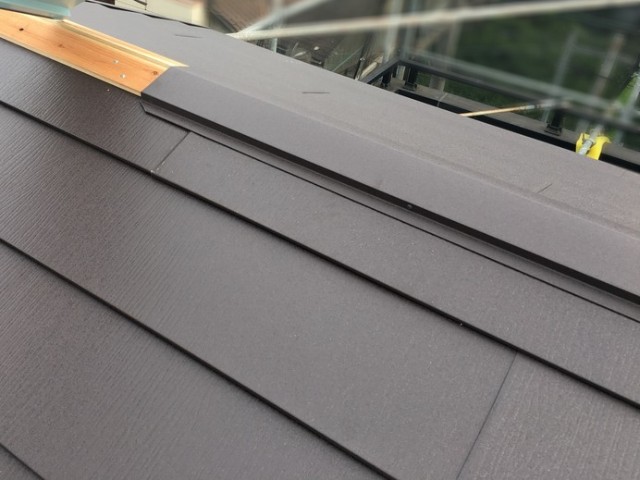 棟板金(むねばんきん)の取り付け