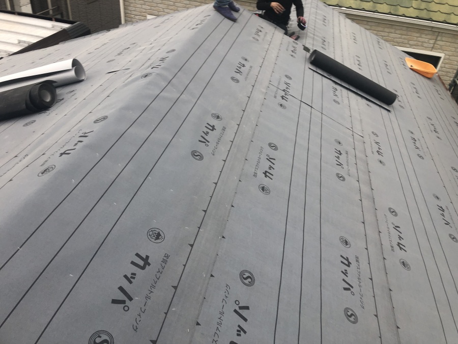 改質アスファルトルーフィング張完成