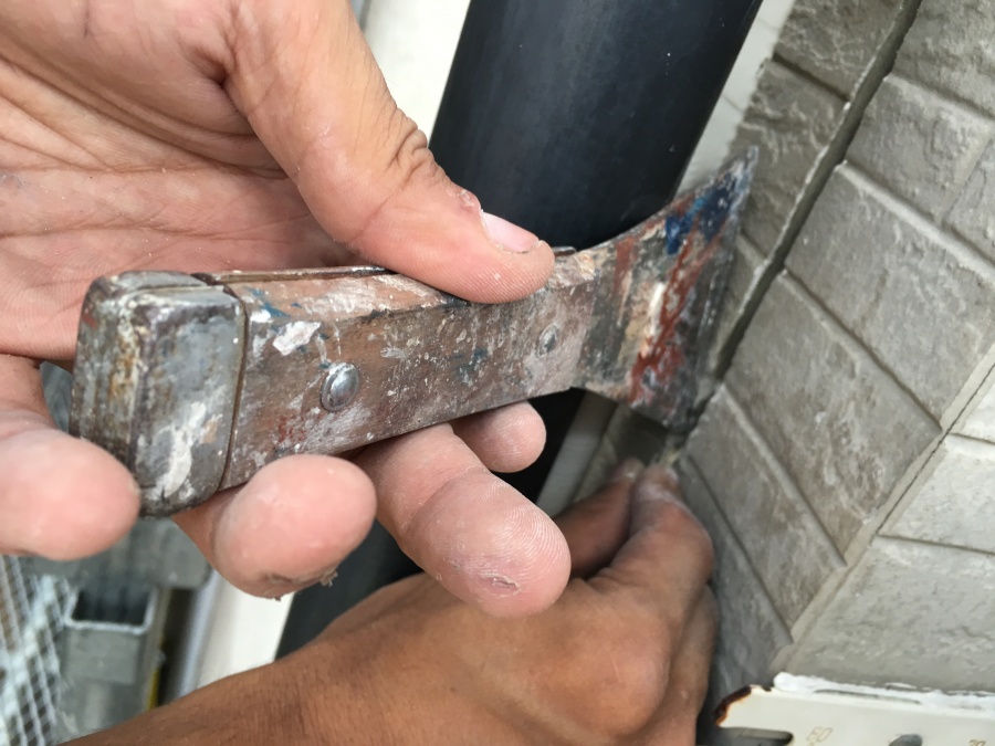 古いシーリング剤撤去