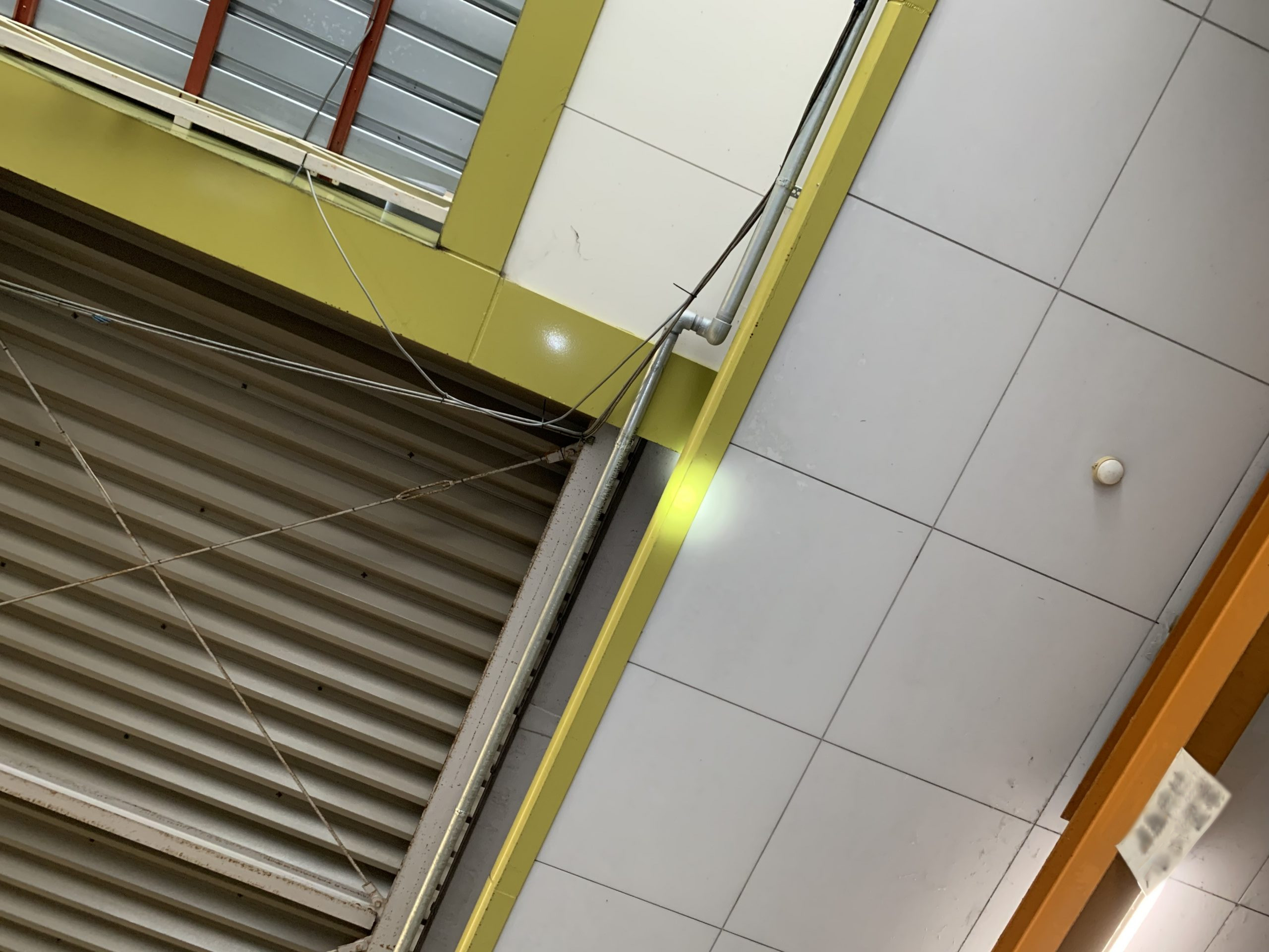 工場天井の雨漏り箇所