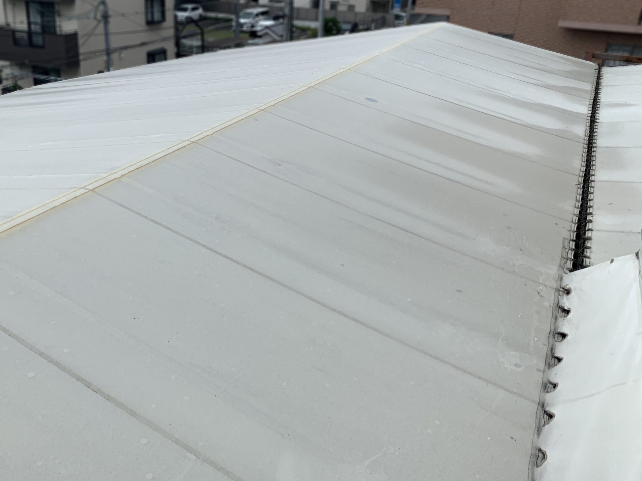 テント屋根の境目