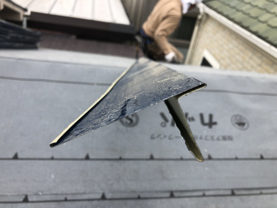 屋根に使用する唐草板金