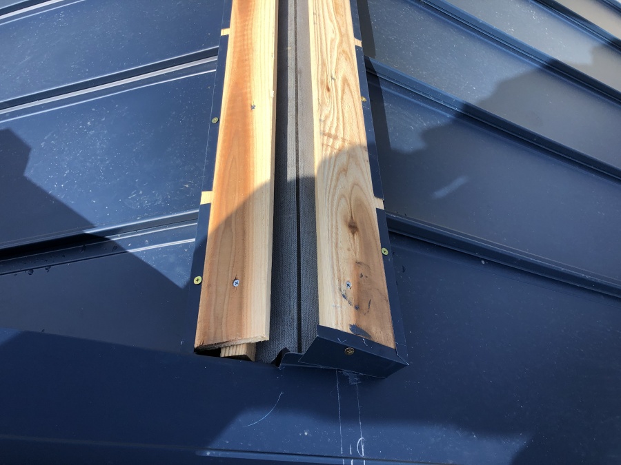 棟施工貫板打ち込み