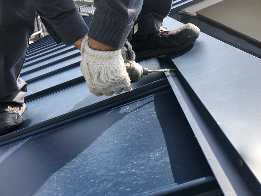 棟板金ビス固定