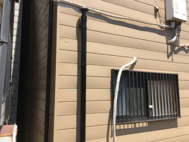 塗装中のサイディング