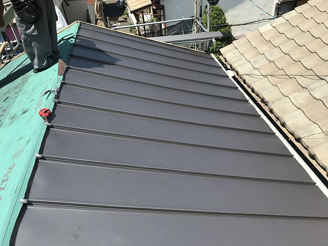 ガルバリウム鋼板の施工