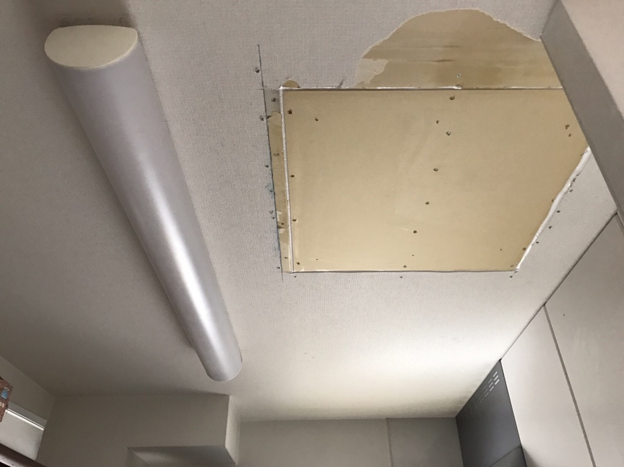 雨漏り点検　点検口設置