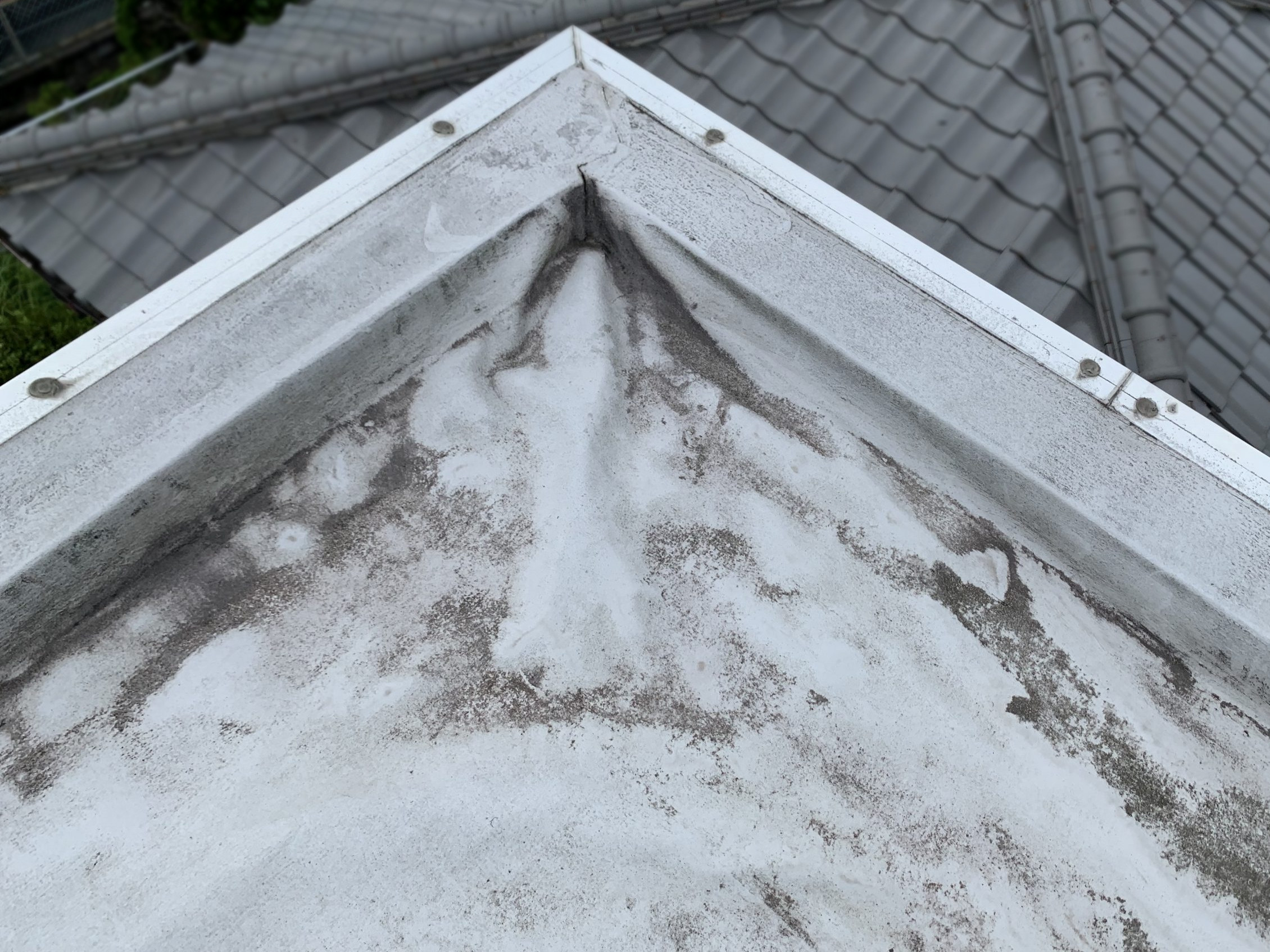 防水層の角部に生じた膨れ