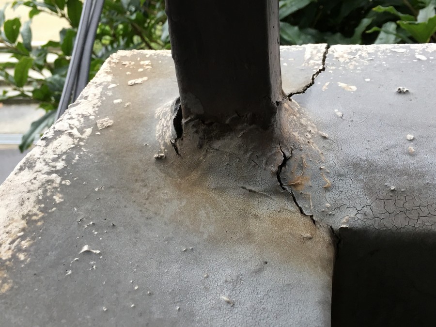 大阪市城東区にて雨漏り調査③手すりサッシ