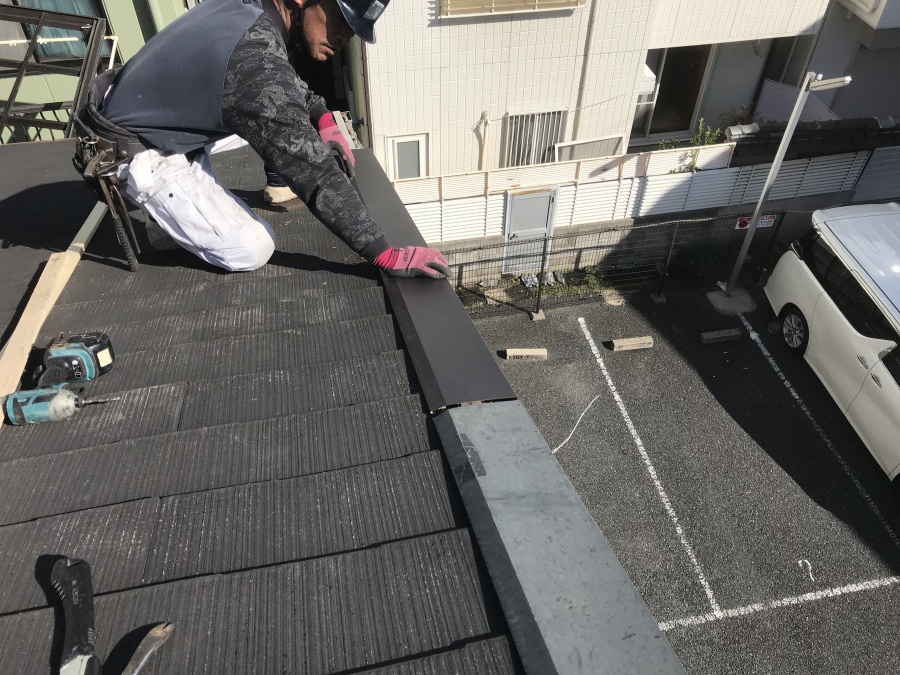 新しいケラバ板金取り付け