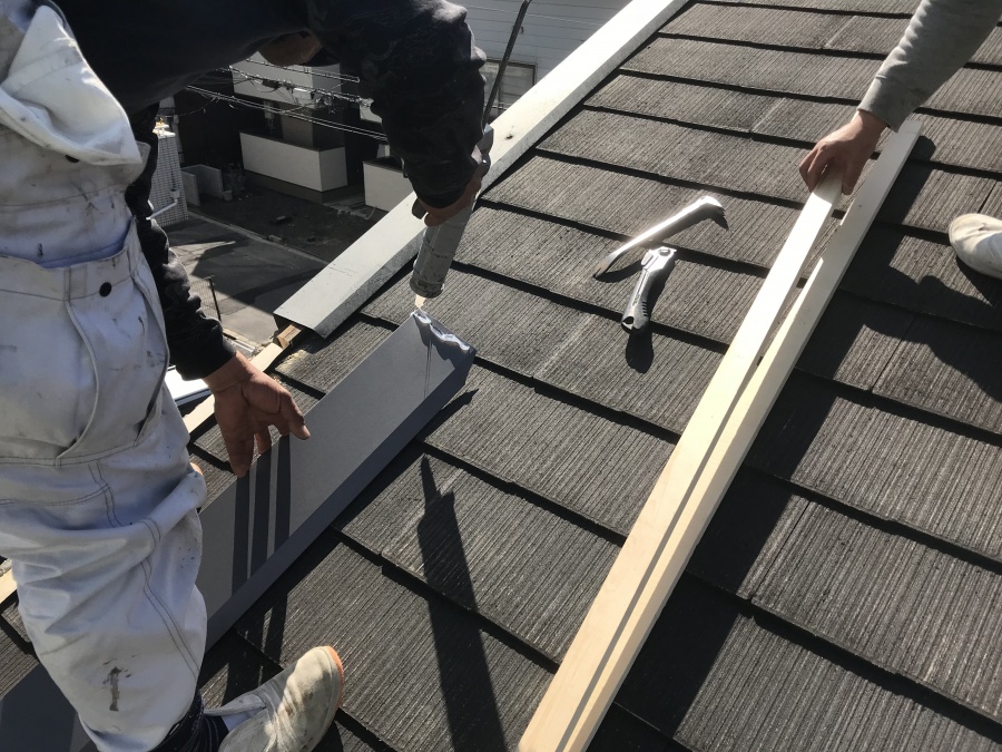 新しいケラバ板金取り付け