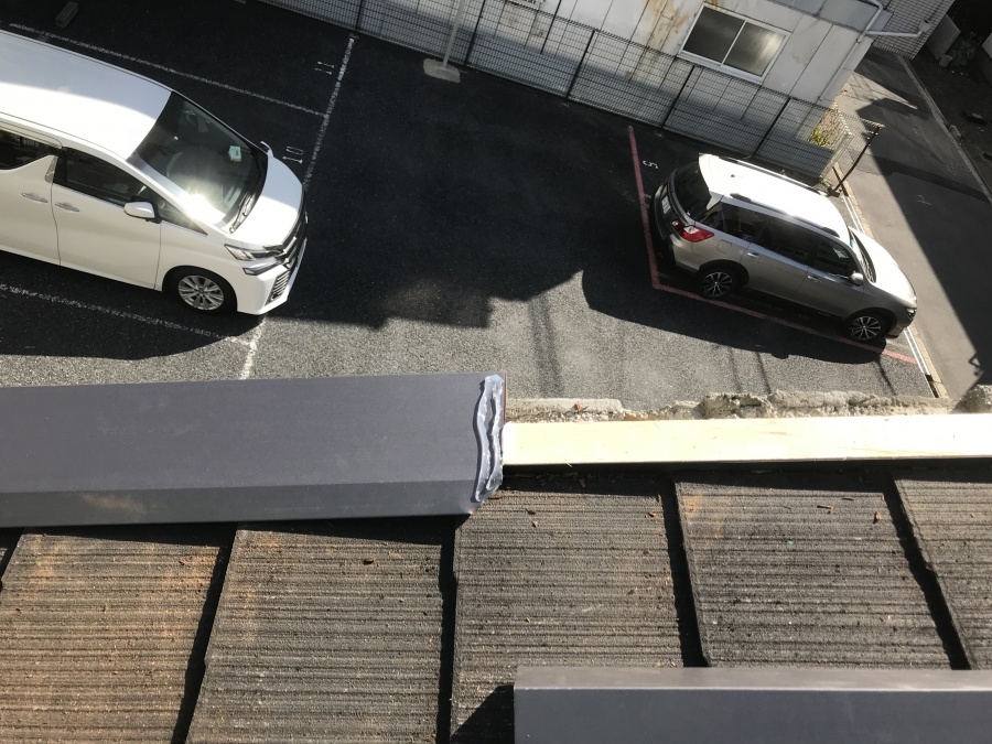 新しいケラバ板金取り付け